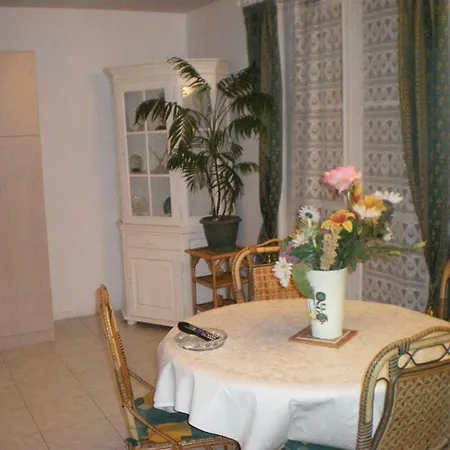 Les Fontaines Saint Leonard Apartament *